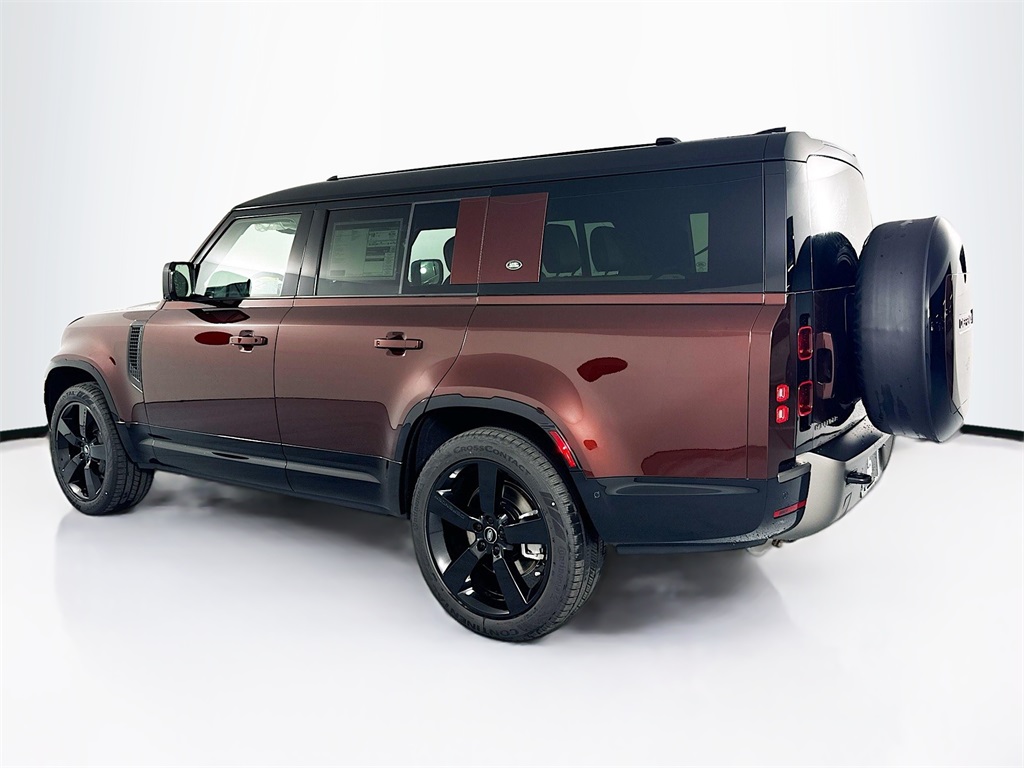 2024 Land Rover Defender 130 X-Dynamic SE photo 5