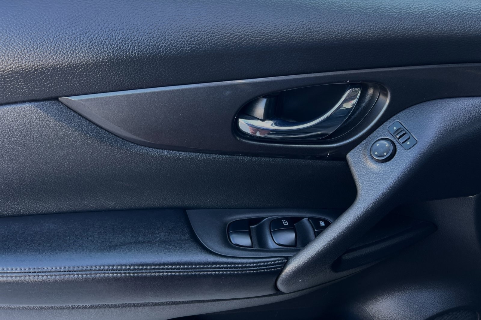 2020 Nissan Rogue SV photo 10