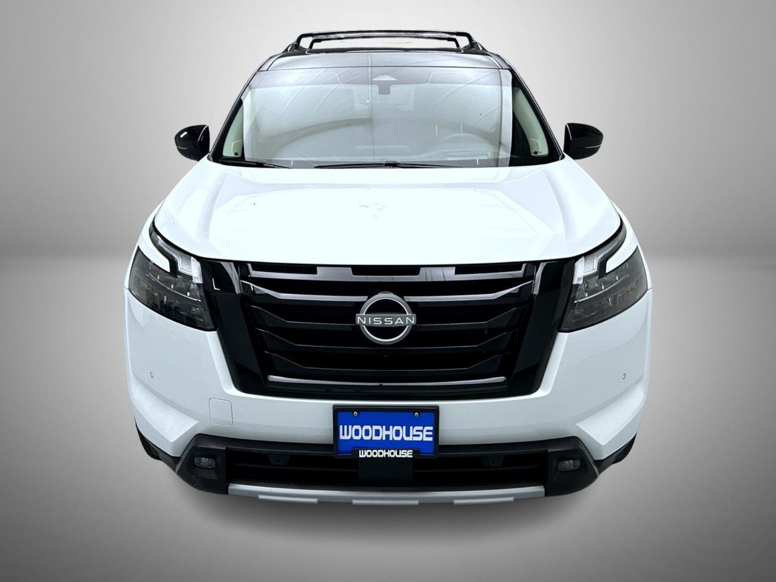 2025 Nissan Pathfinder Platinum photo 2
