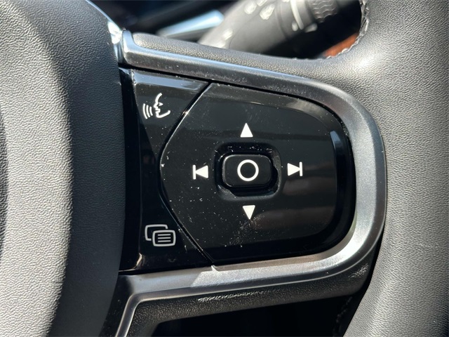 2023 Volvo XC60 B5 Plus photo 23
