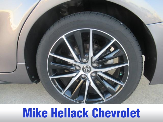 2021 Toyota Camry SE photo 4