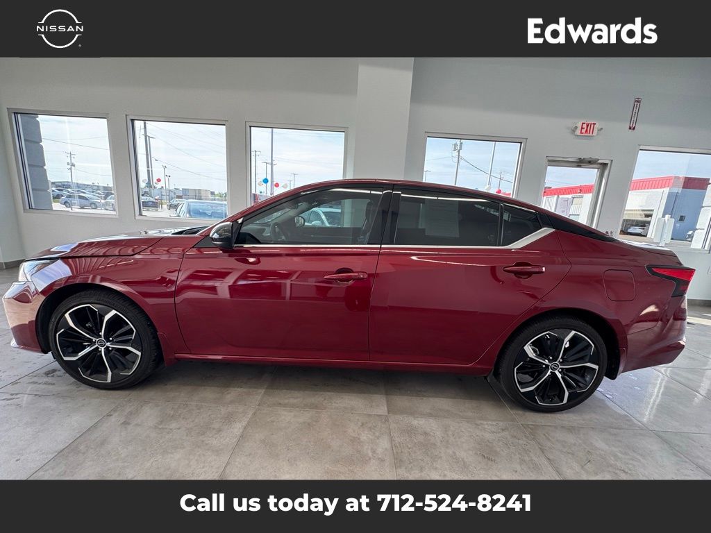 2024 Nissan Altima 2.5 SR photo 3