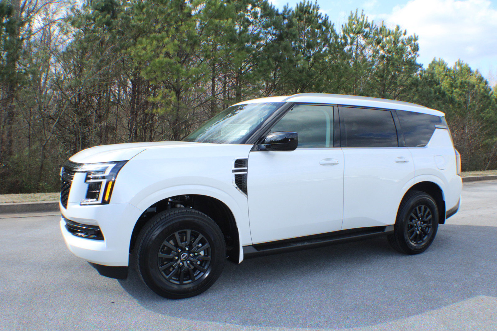 2025 Nissan Armada SV photo 4