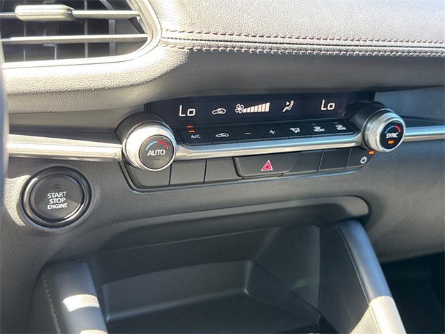 2025 Mazda Mazda3 2.5 Select Sport photo 32
