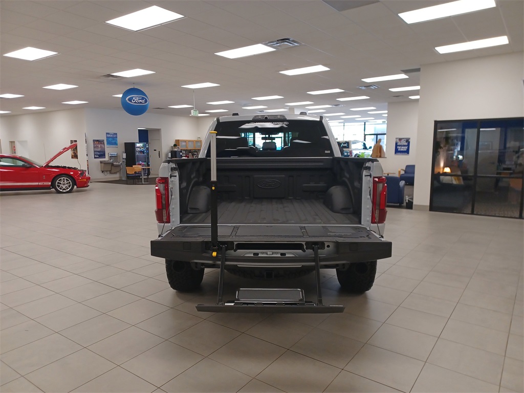 2025 Ford F-150 Raptor photo 7