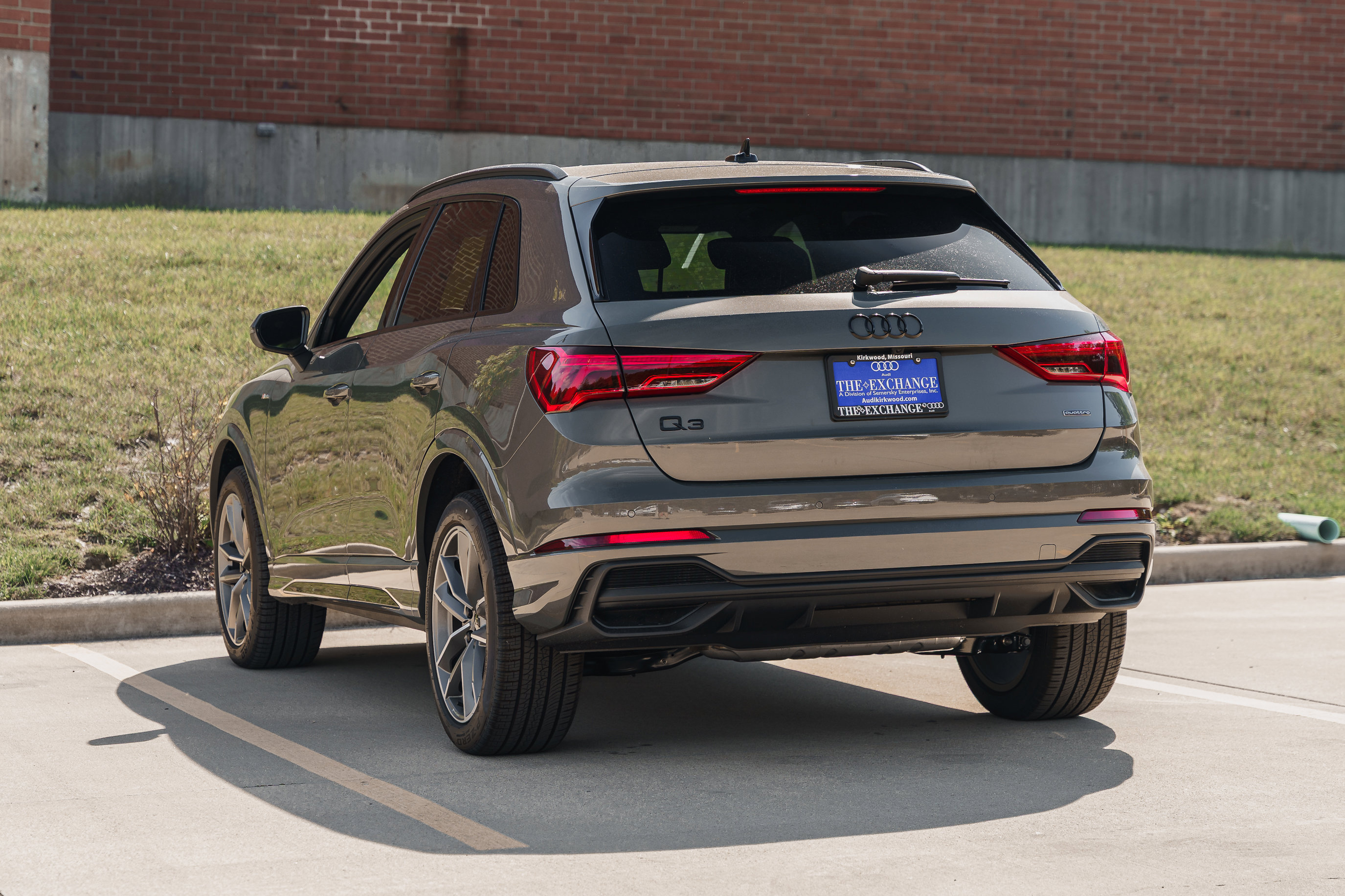 2025 Audi Q3 S line Premium photo 4