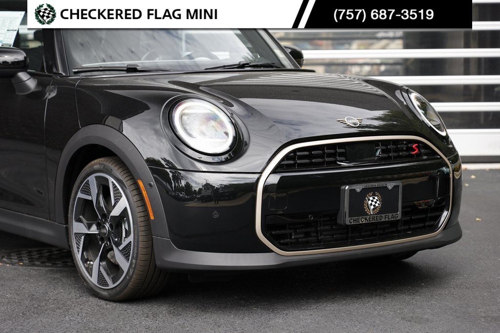 2025 Mini Cooper 2 Door Hardtop Signature photo 2