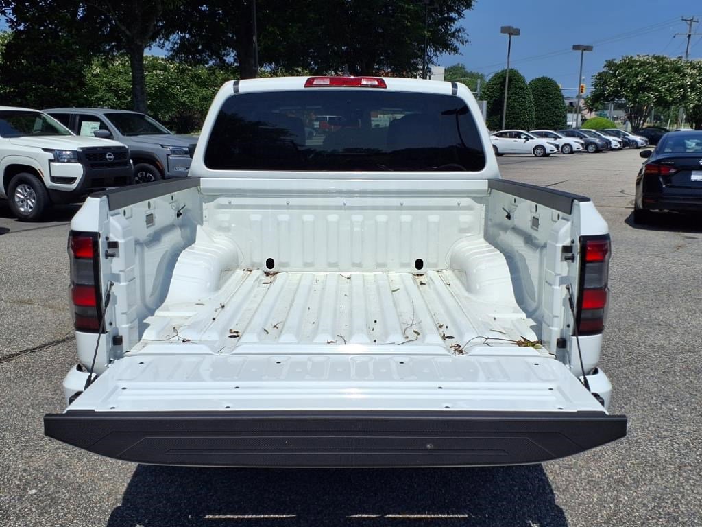 2025 Nissan Frontier SV photo 5