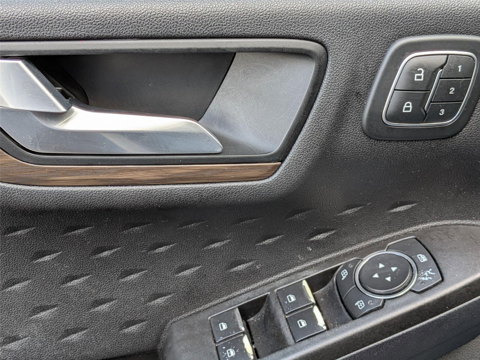 2020 Ford Escape Titanium photo 8