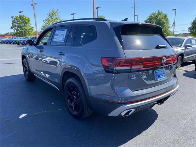 2025 Volkswagen Atlas Peak Edition SE photo 4