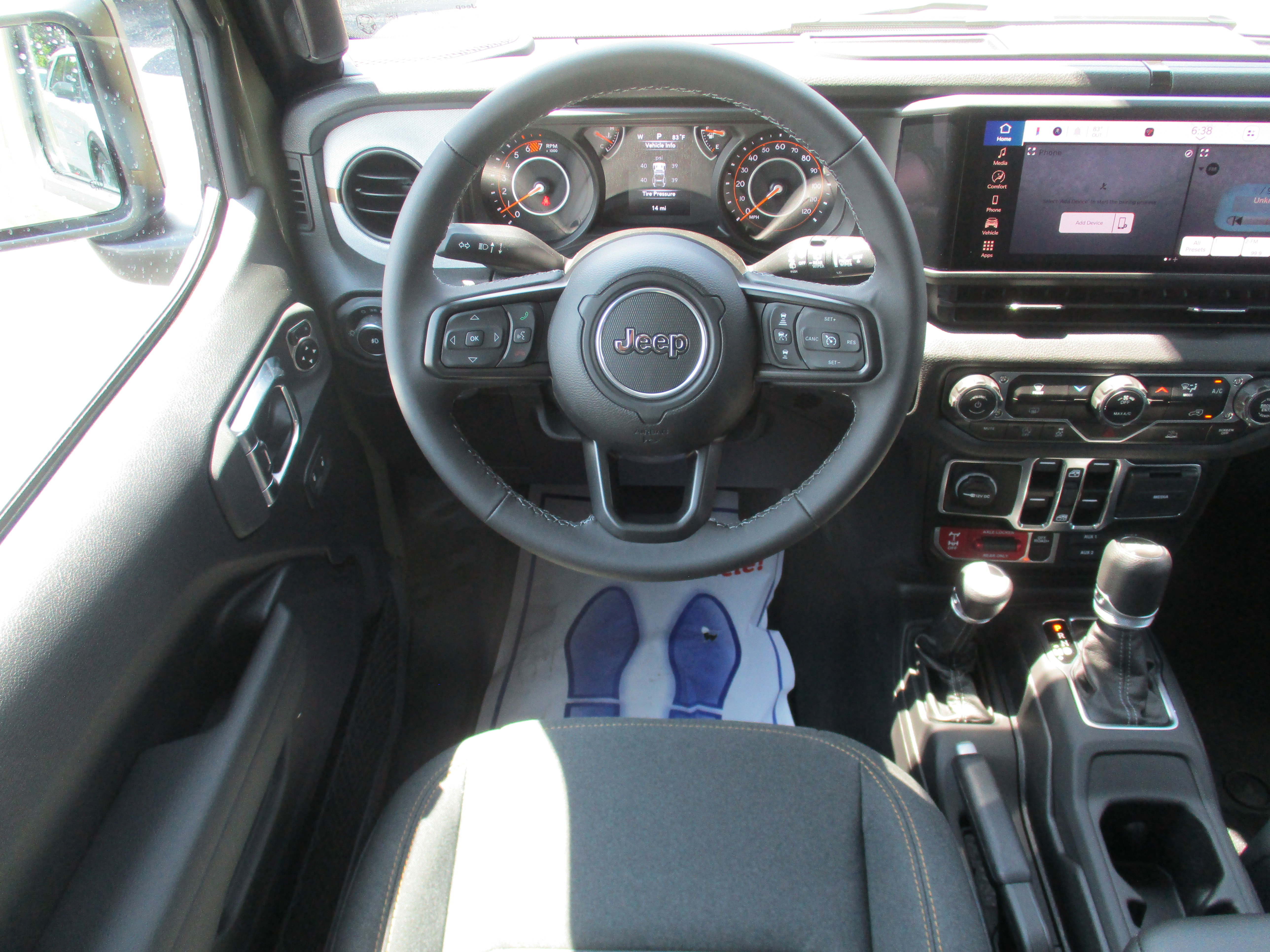 2025 Jeep Wrangler Willys photo 11