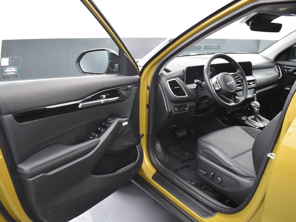 2024 Kia Seltos SX photo 4