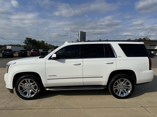 2017 Gmc Yukon SLT photo 2