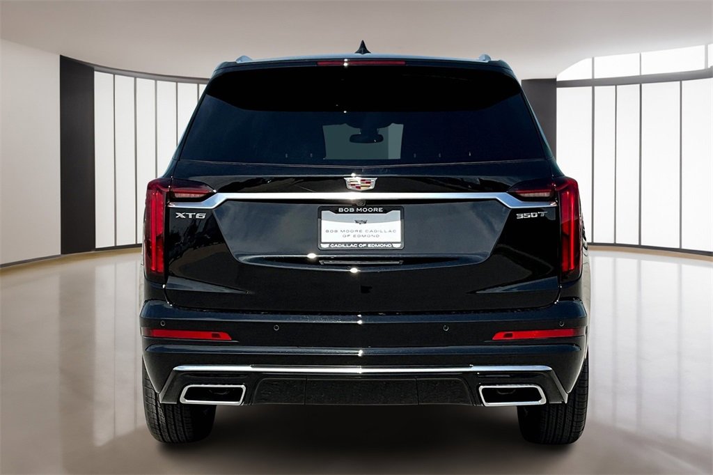 2025 Cadillac XT6 Luxury photo 2