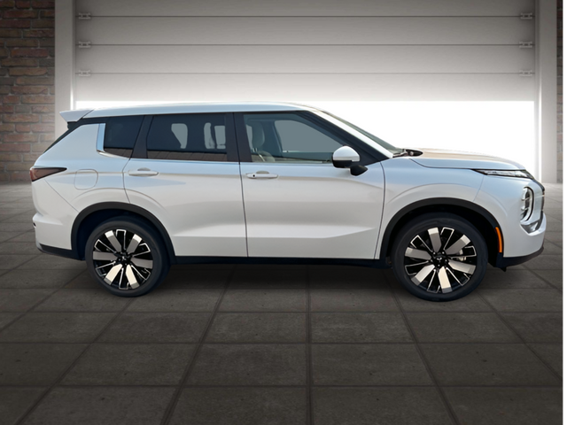 2025 Mitsubishi Outlander SE Ralliart photo 2