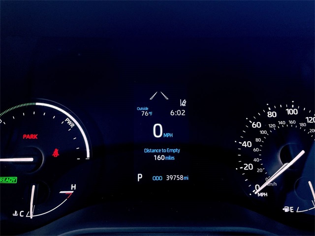 2024 Toyota Sienna LE photo 6
