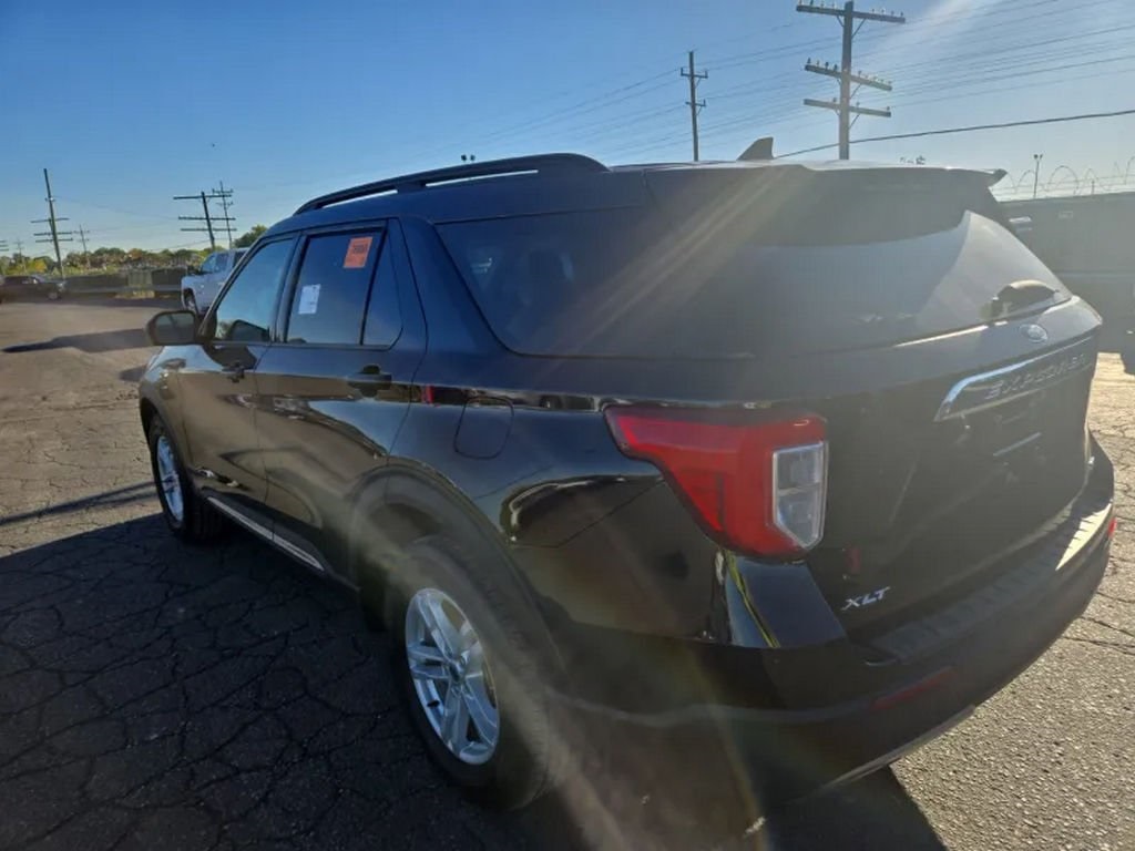 2022 Ford Explorer XLT photo 2
