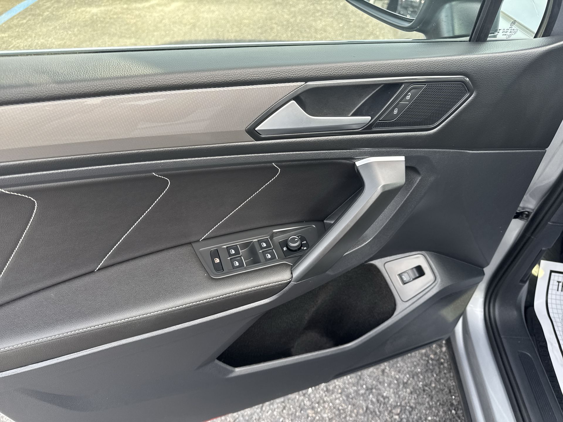 2024 Volkswagen Tiguan SE Wolfsburg Edition photo 4