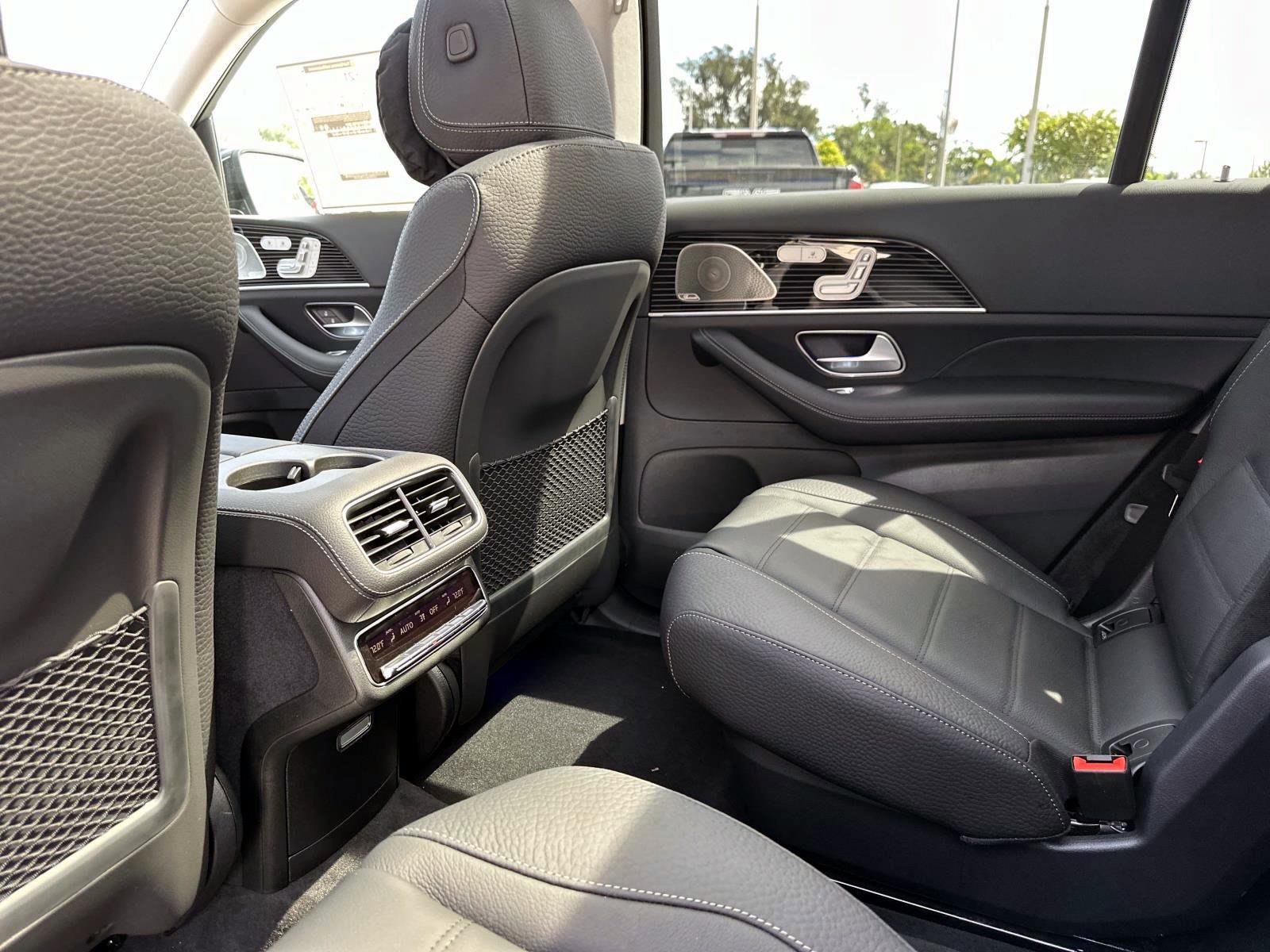 2026 Mercedes Benz GLS 450 4MATIC photo 15