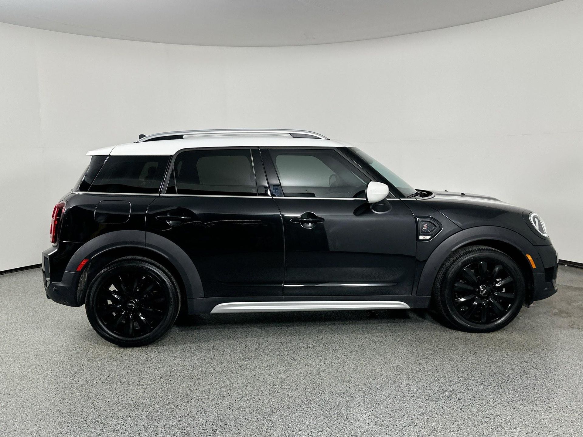 2024 Mini Cooper S Iconic photo 4