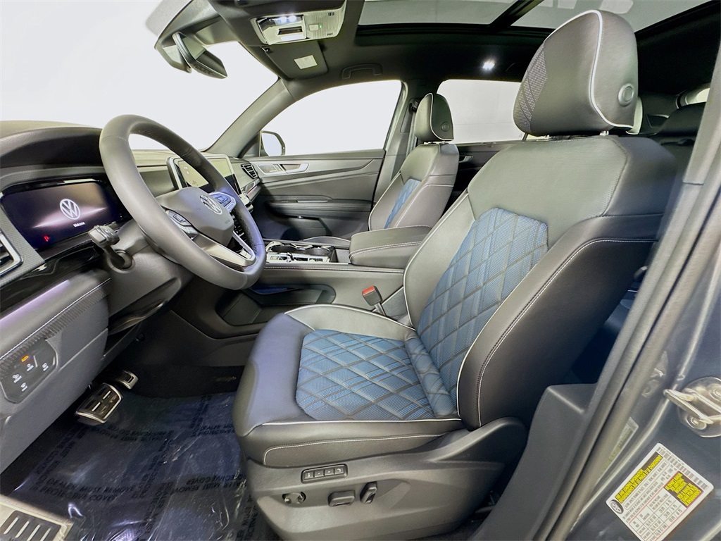 2025 Volkswagen Atlas Cross Sport SEL Premium R-Line photo 6