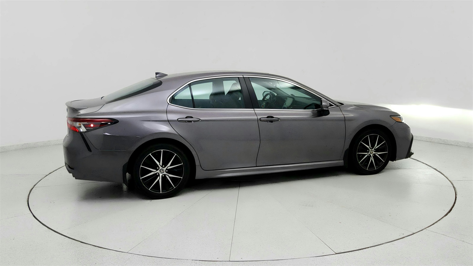 2022 Toyota Camry SE photo 7