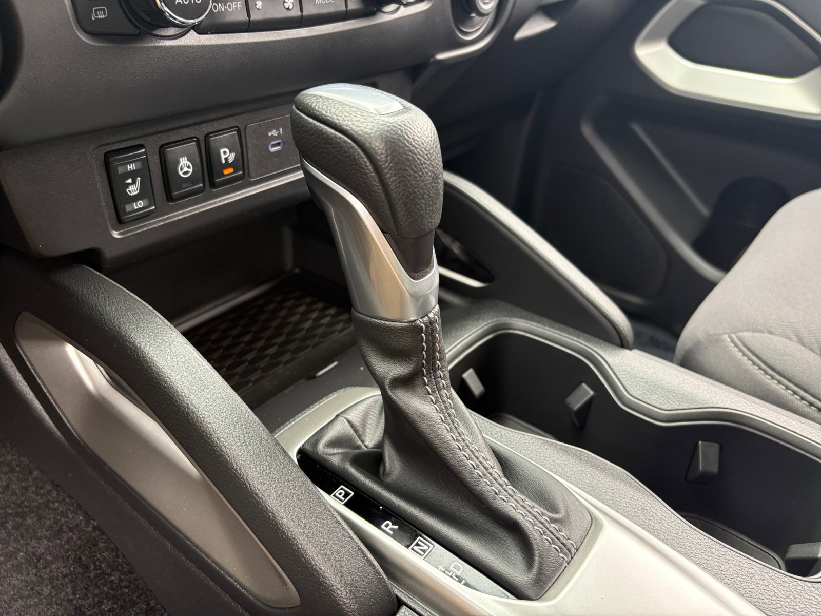 2024 Nissan Frontier SV photo 23