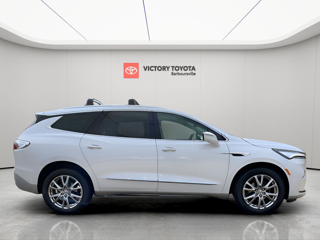 2023 Buick Enclave Premium photo 2