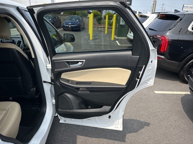 2022 Ford Edge SEL photo 40