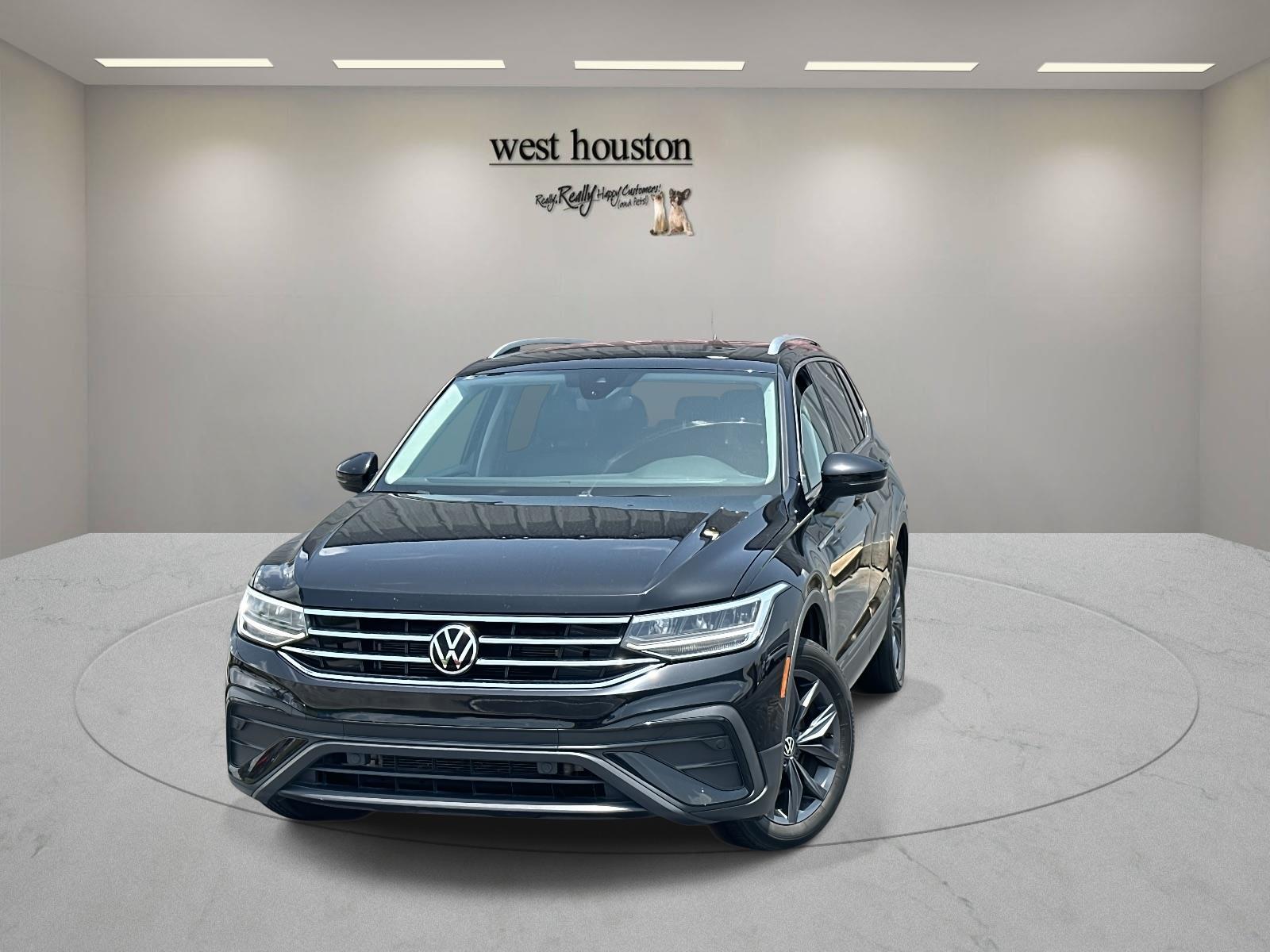 2023 Volkswagen Tiguan SE's photo