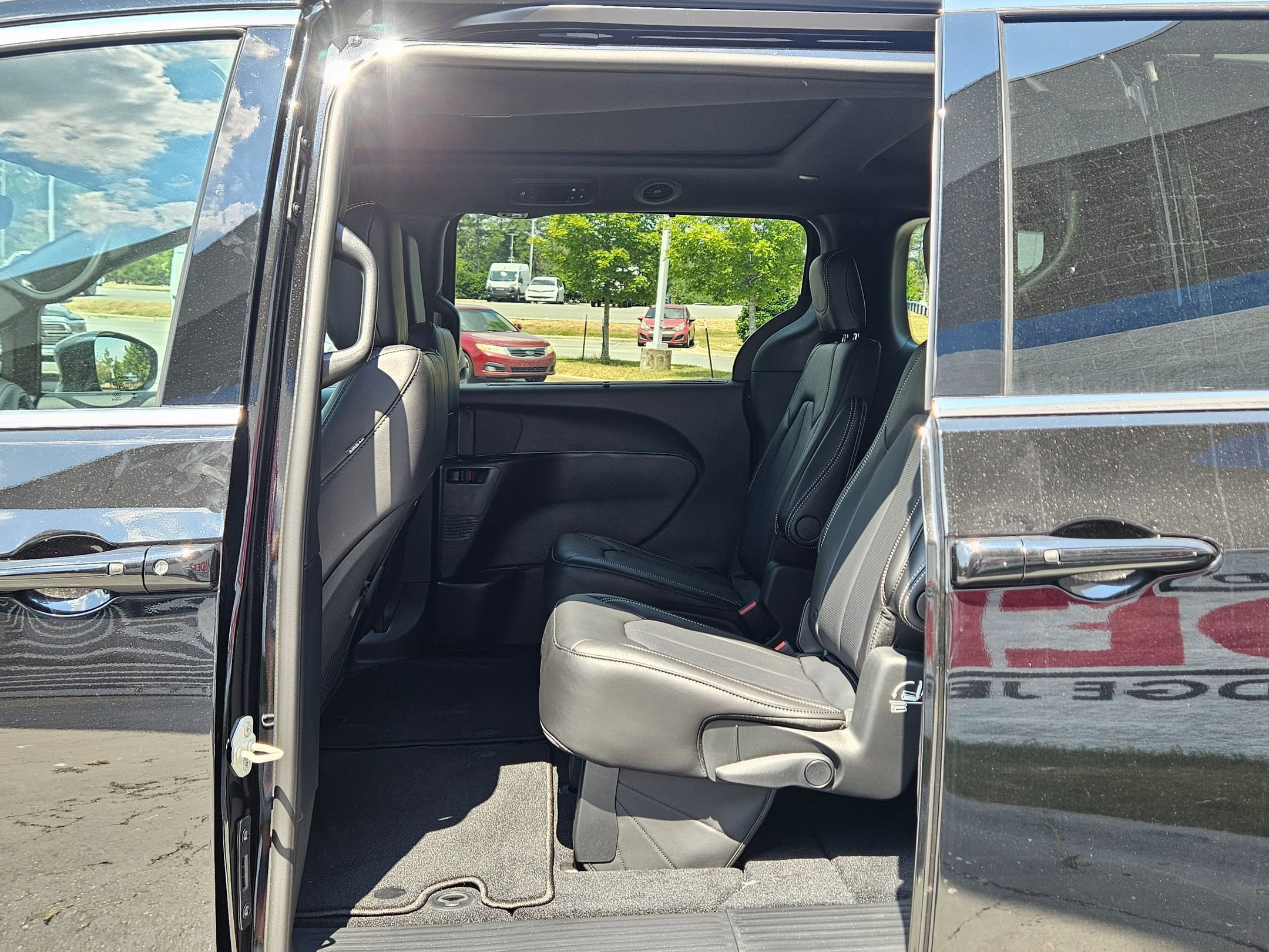 2026 Chrysler Pacifica photo 21