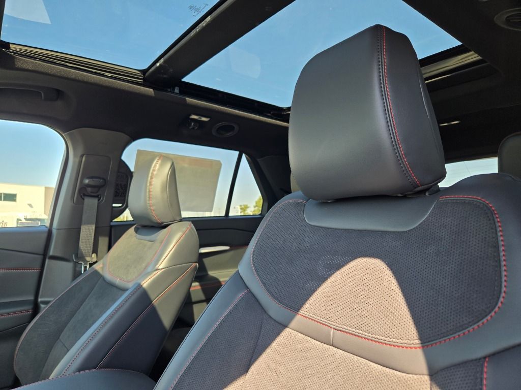 2025 Ford Explorer ST photo 26