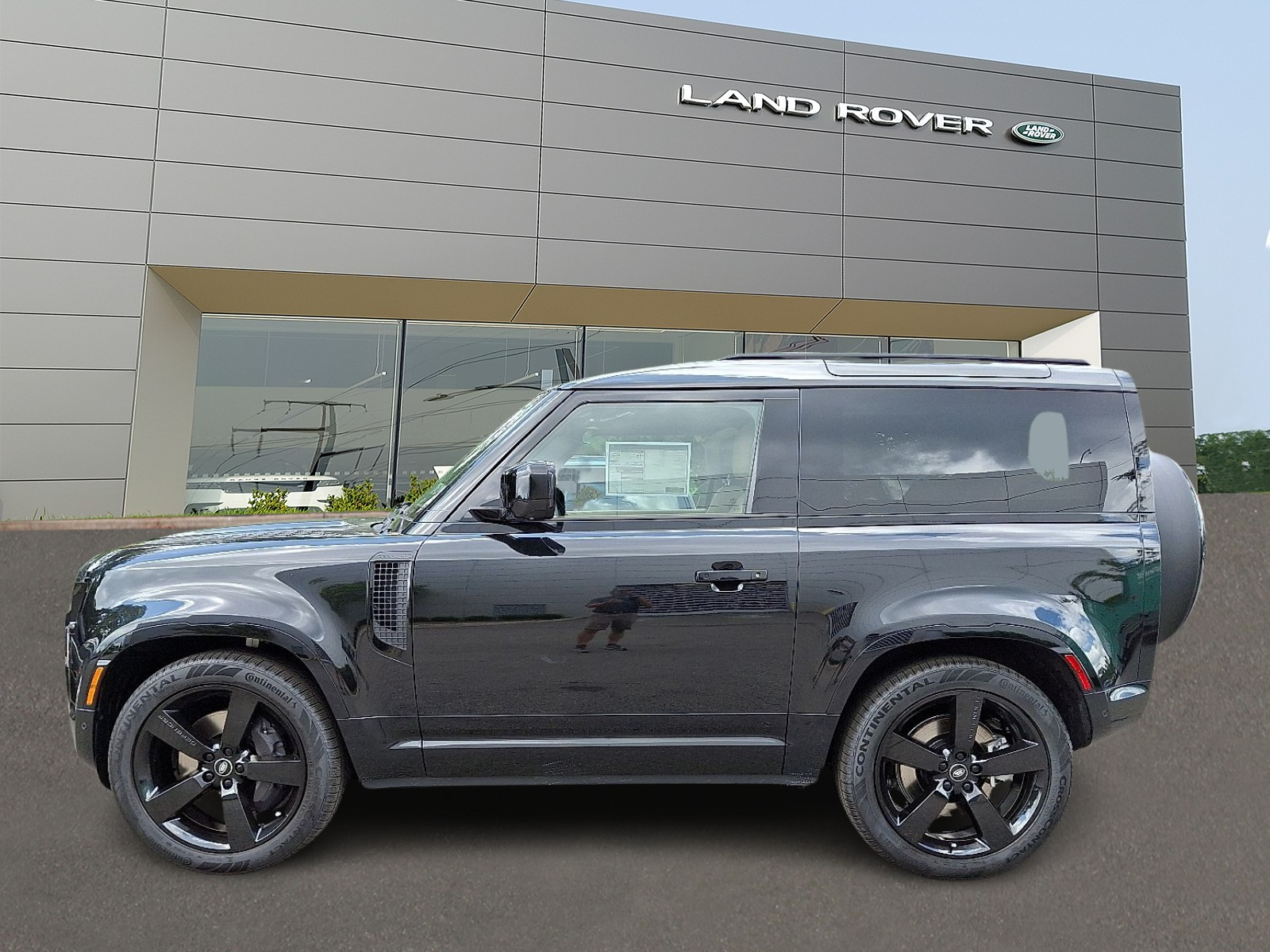 2025 Land Rover Defender X-Dynamic SE photo 3