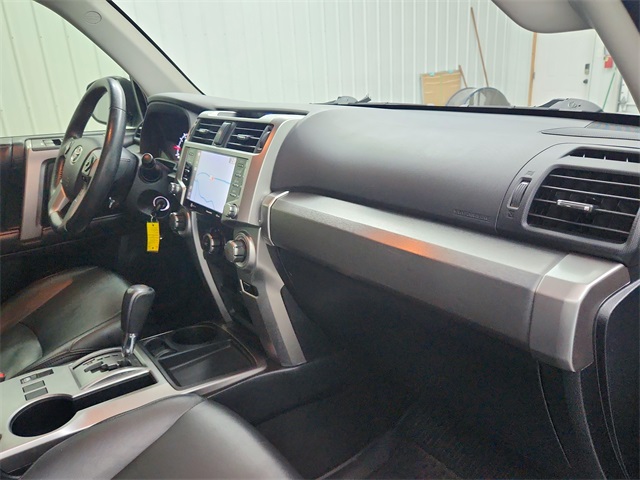 2020 Toyota 4Runner SR5 photo 31