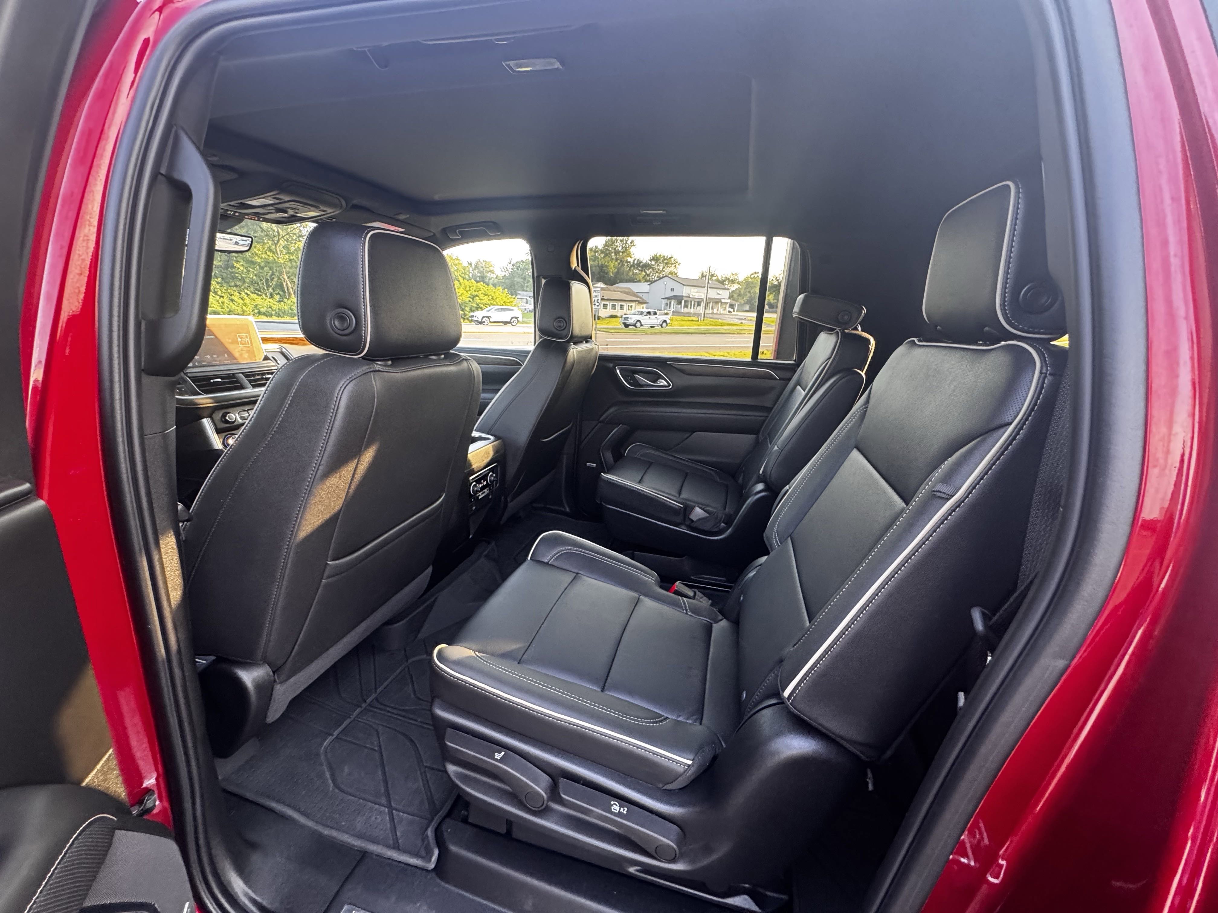 2024 Chevrolet Suburban Premier photo 2