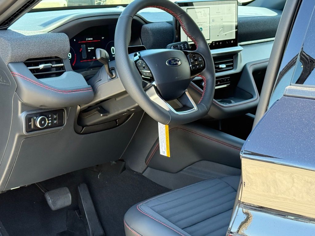 2025 Ford Explorer ST-Line photo 7