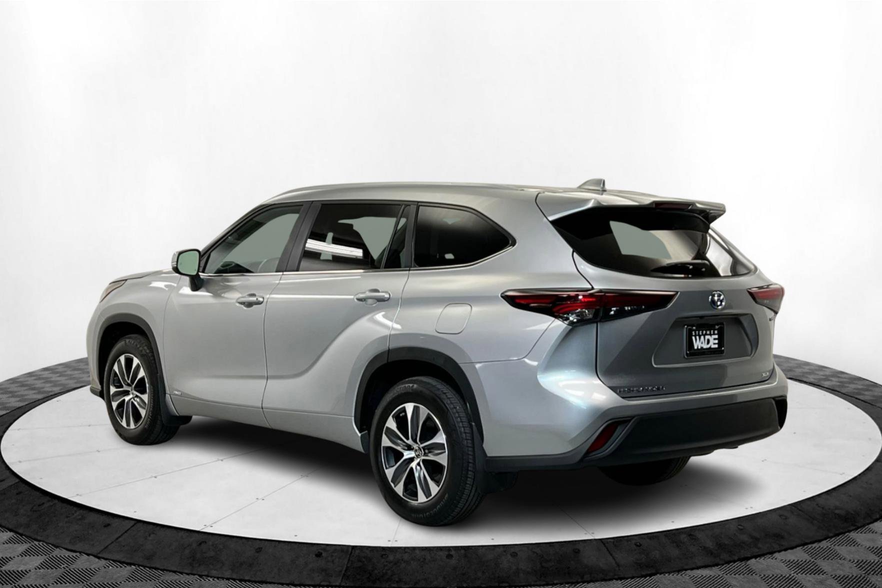 2024 Toyota Highlander Hybrid XLE photo 3