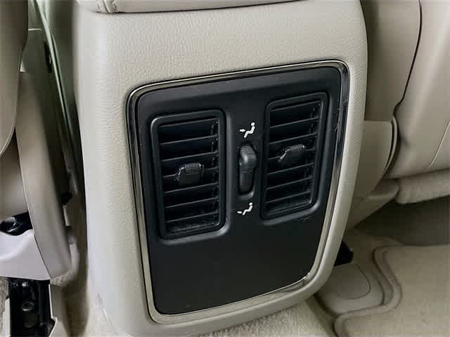 2011 Jeep Grand Cherokee Laredo photo 21