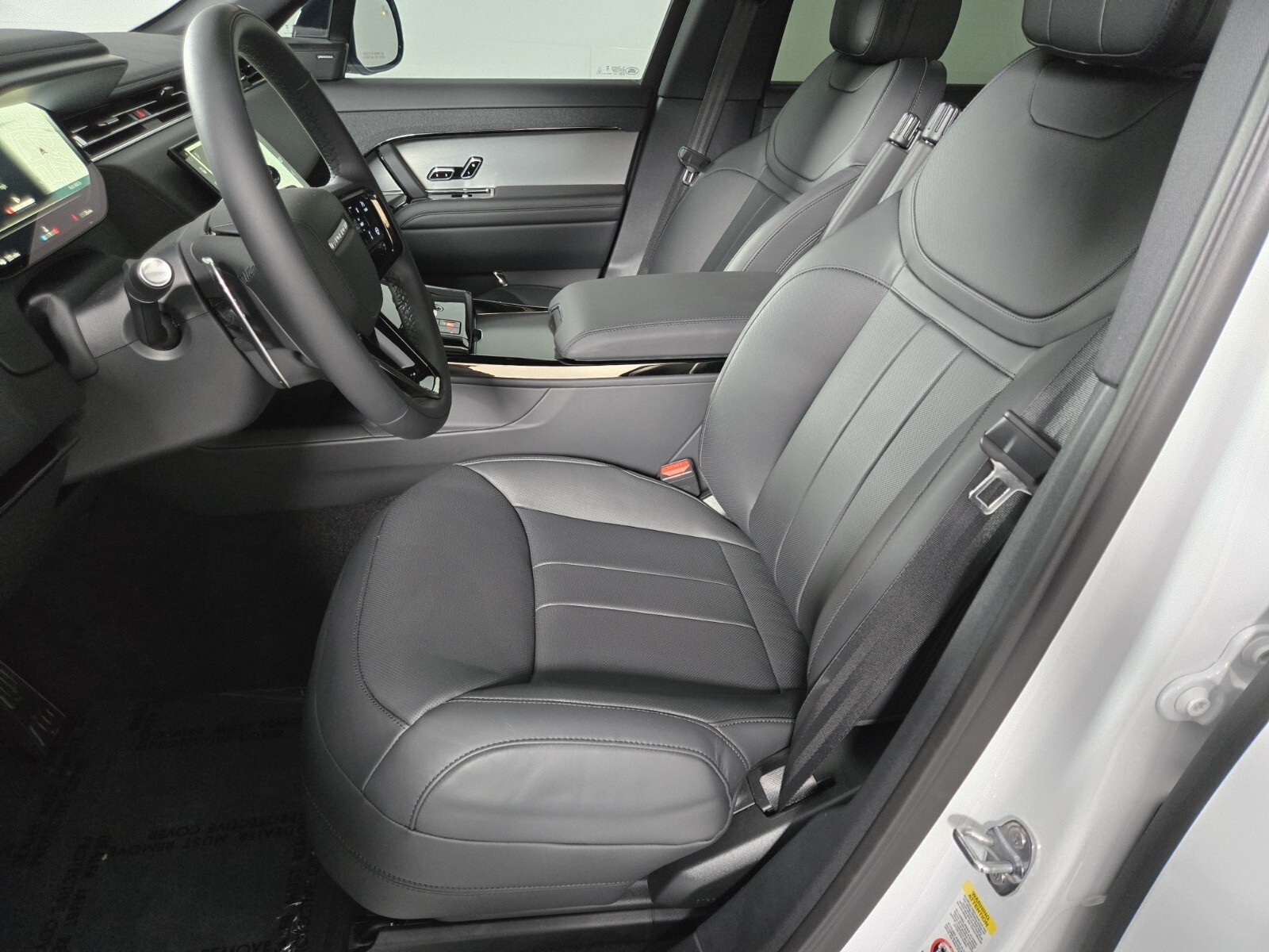 2025 Land Rover Range Rover Sport SE photo 10