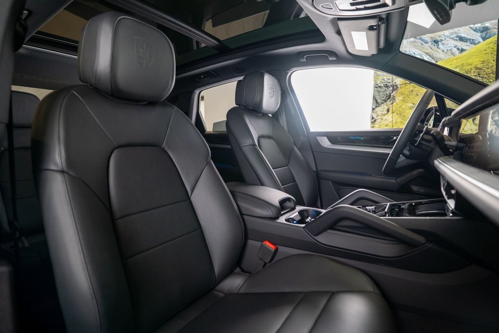 2025 Porsche Cayenne photo 16