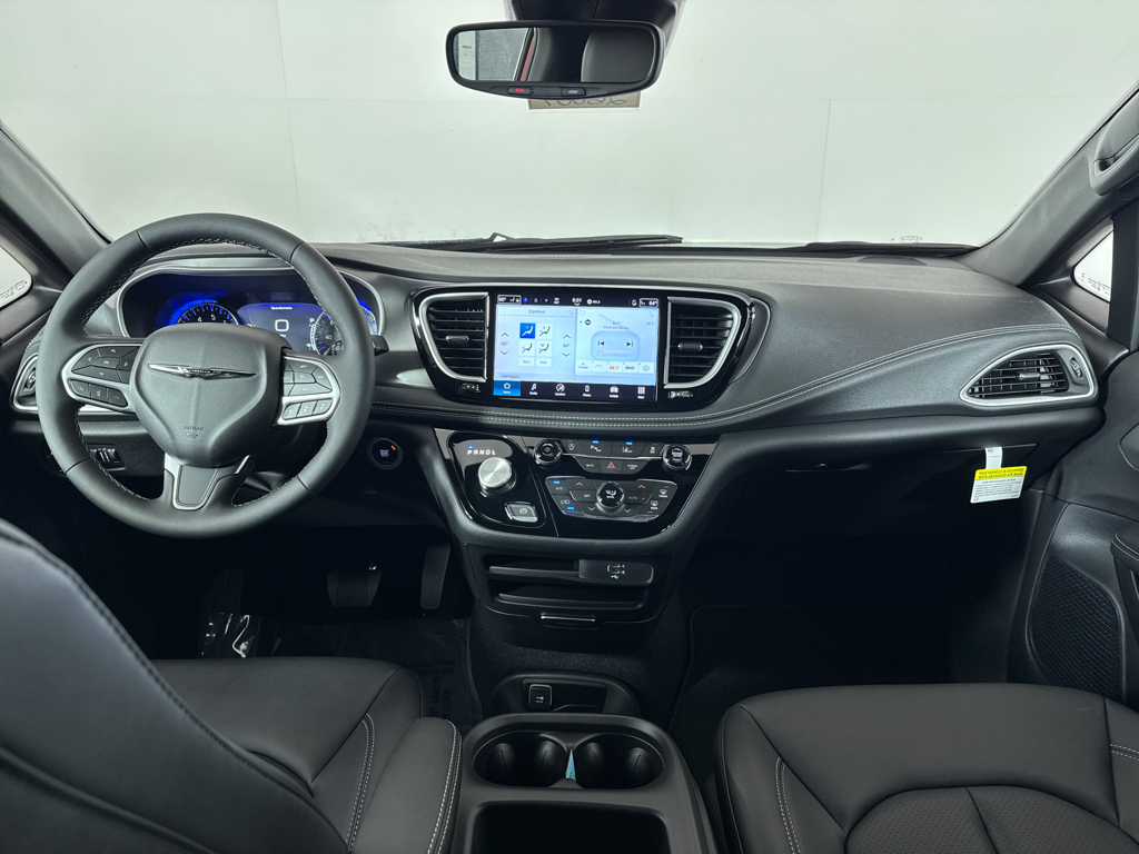 2026 Chrysler Pacifica photo 3