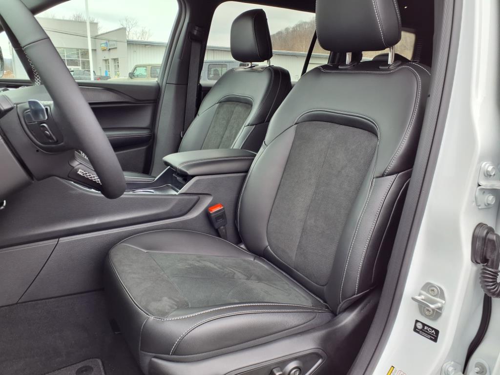 2025 Jeep Grand Cherokee Altitude X photo 4
