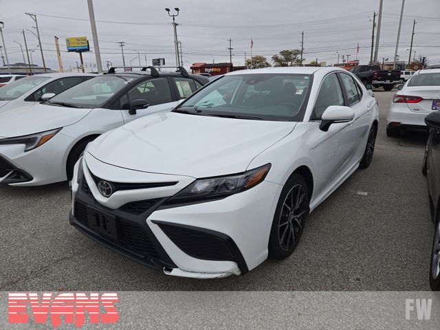 2024 Toyota Camry SE photo 3