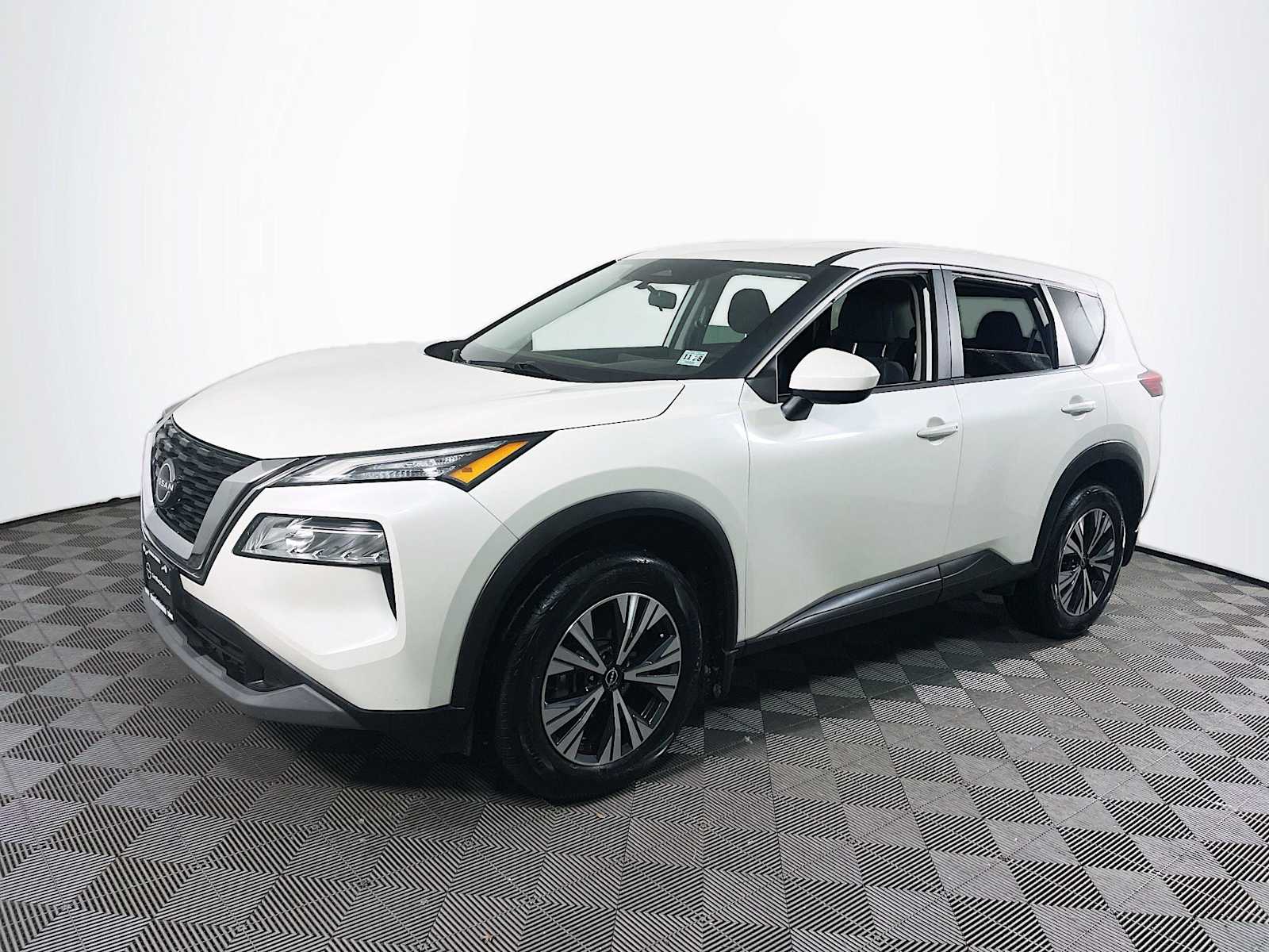 2023 Nissan Rogue SV's photo