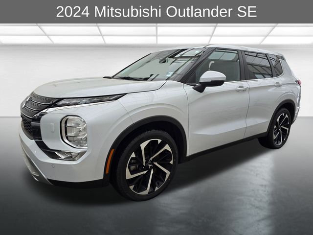 2024 Mitsubishi Outlander SE's photo
