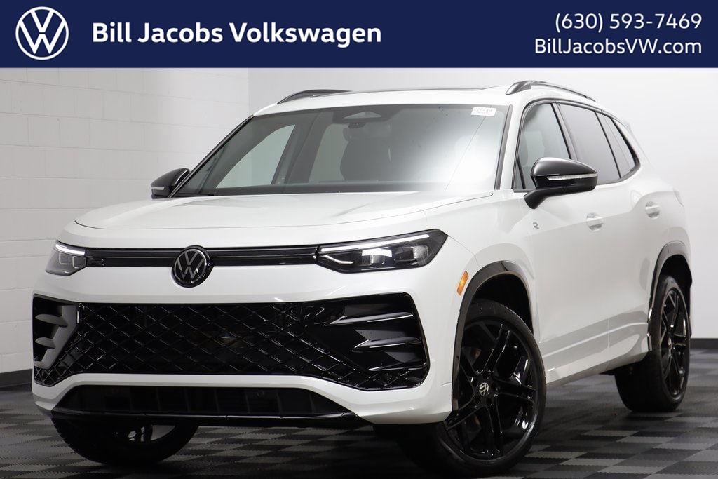 2025 Volkswagen Tiguan SE R-LINE BLACK's photo