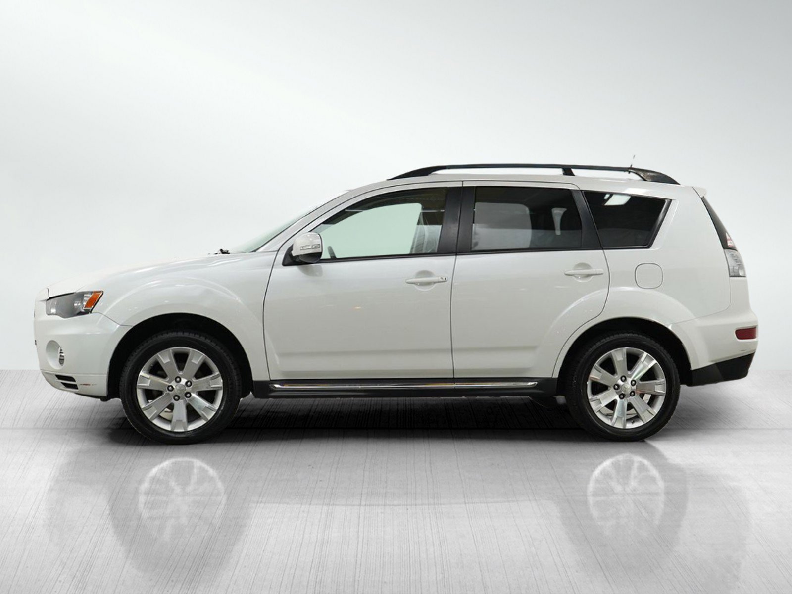Used 2013 Mitsubishi Outlander SE with VIN JA4JT3AW3DU020025 for sale in Burnsville, Minnesota