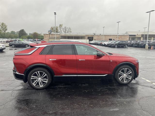 2024 Cadillac Lyriq Luxury photo 3