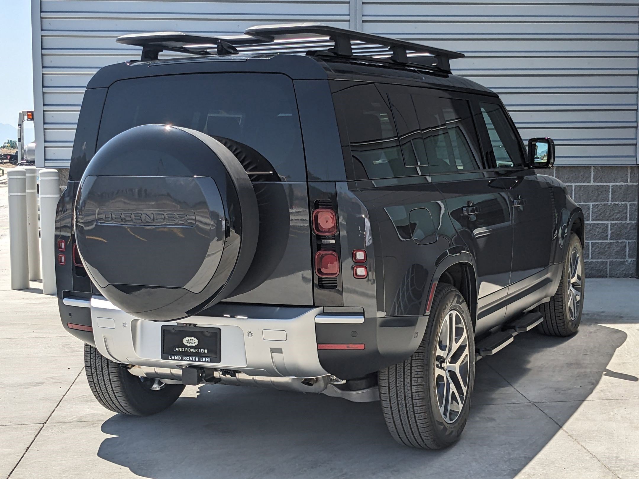 2025 Land Rover Defender 110 S photo 3