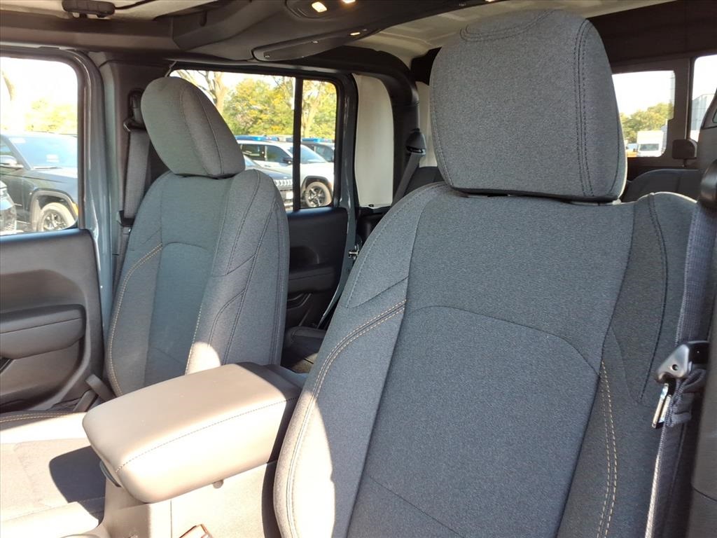 2025 Jeep Gladiator Sport S photo 8